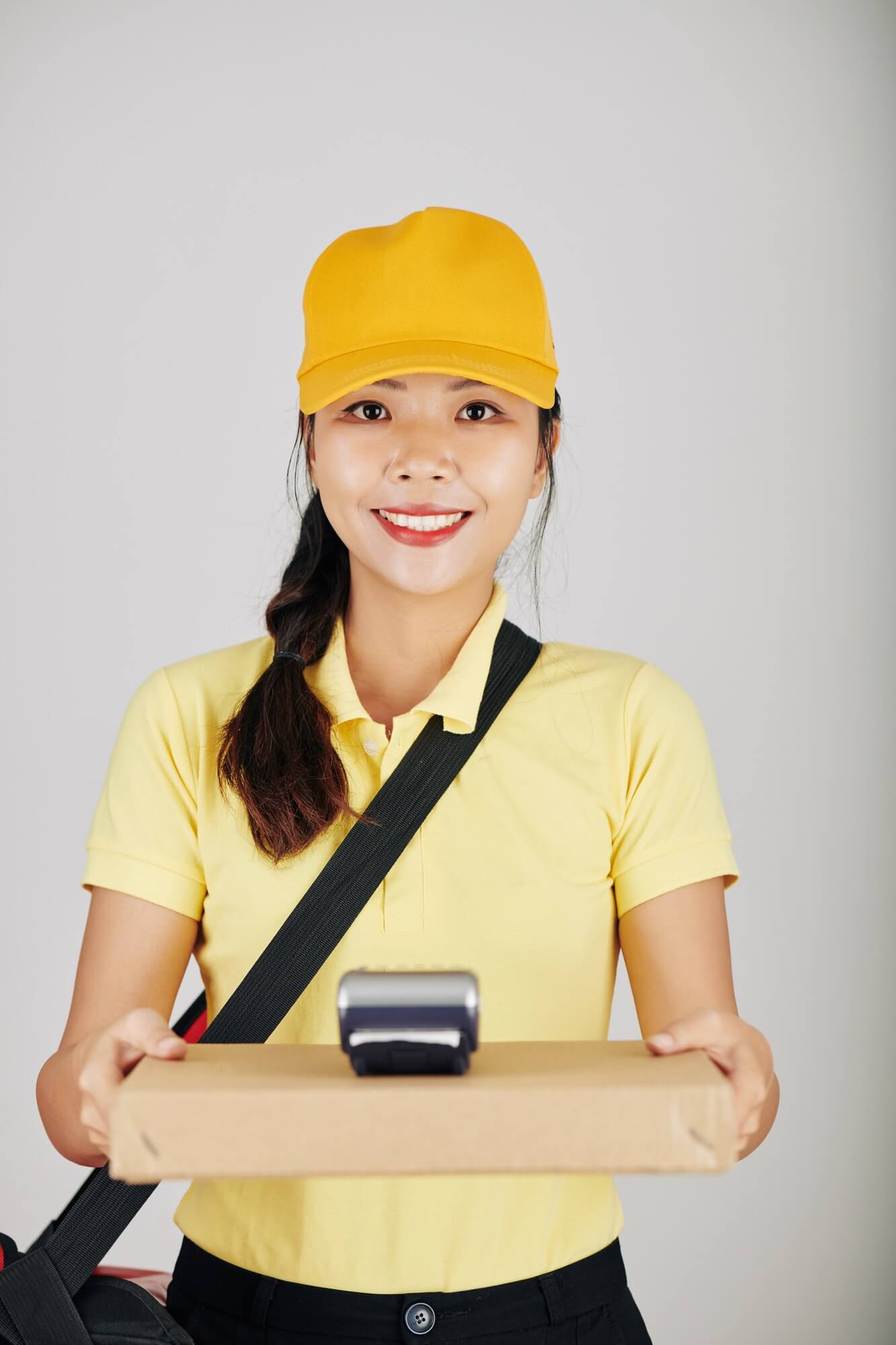 courier-delivering-pizza-1.jpg