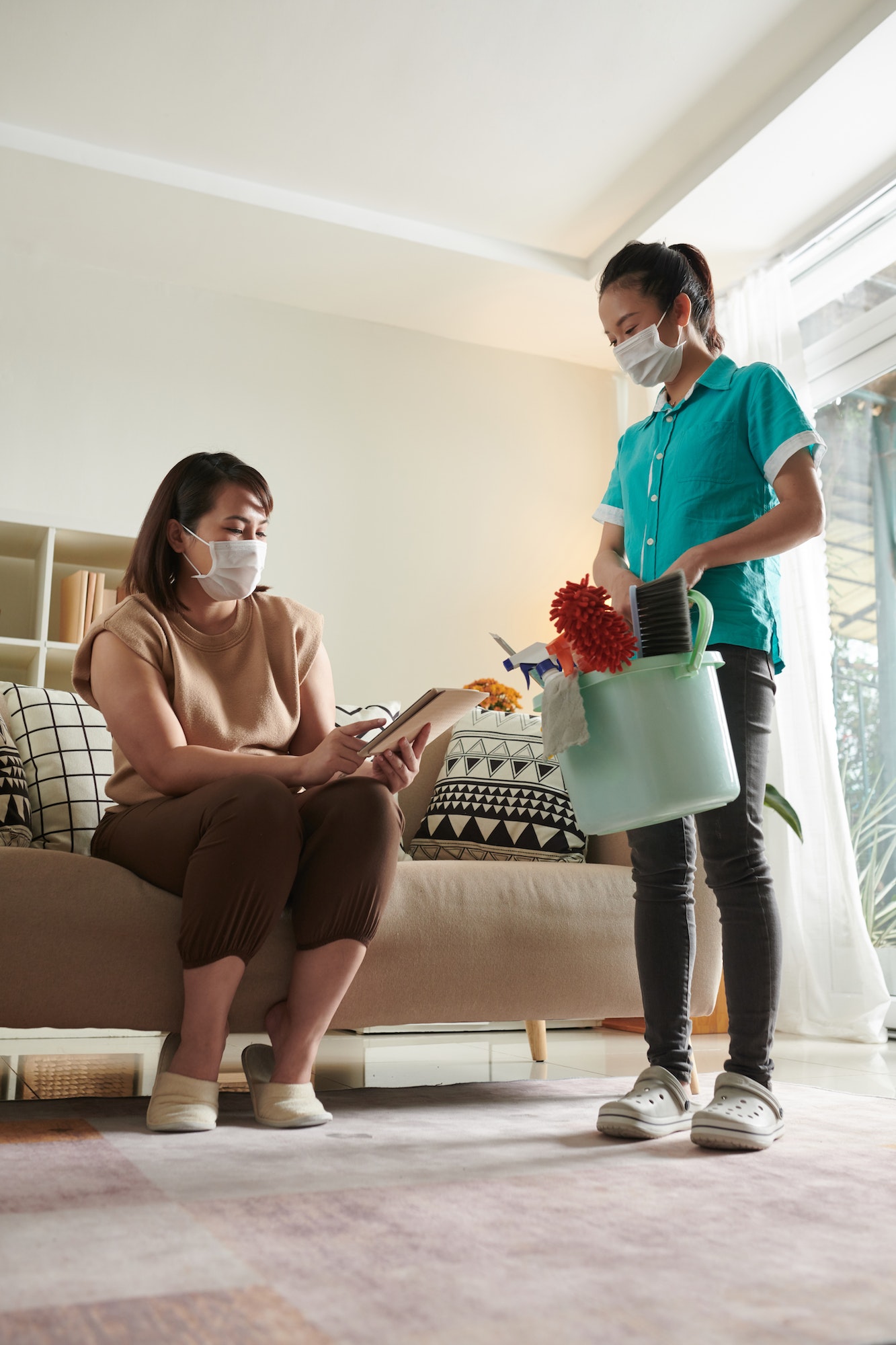 woman-rating-work-of-cleaning-serivce-worker.jpg