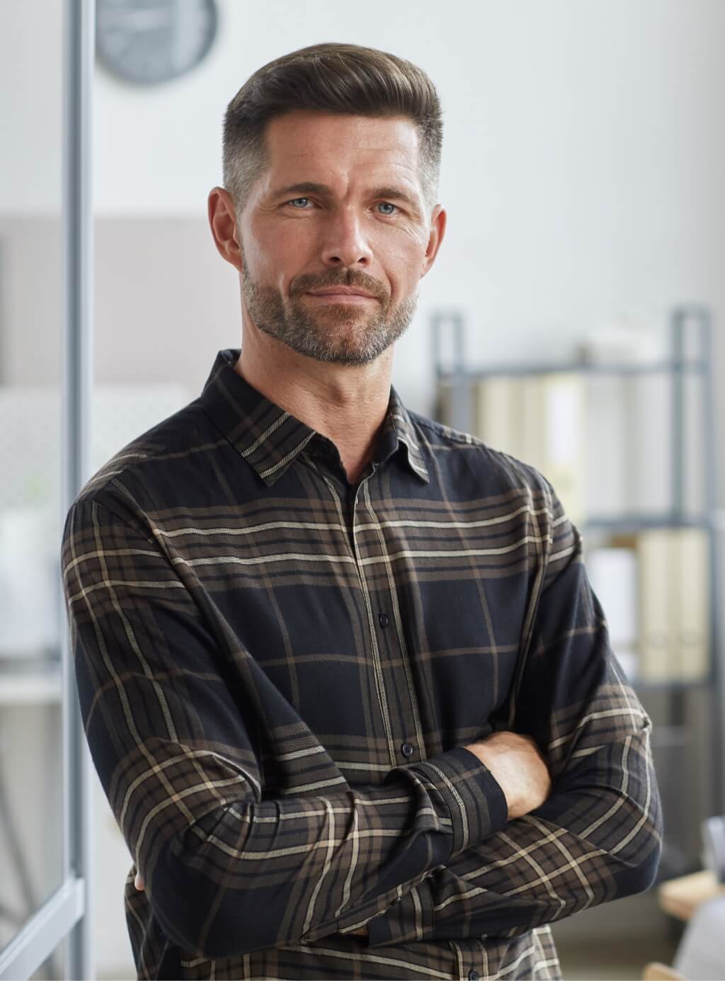 portrait-of-male-architect-in-office-JUMFRYU.jpg